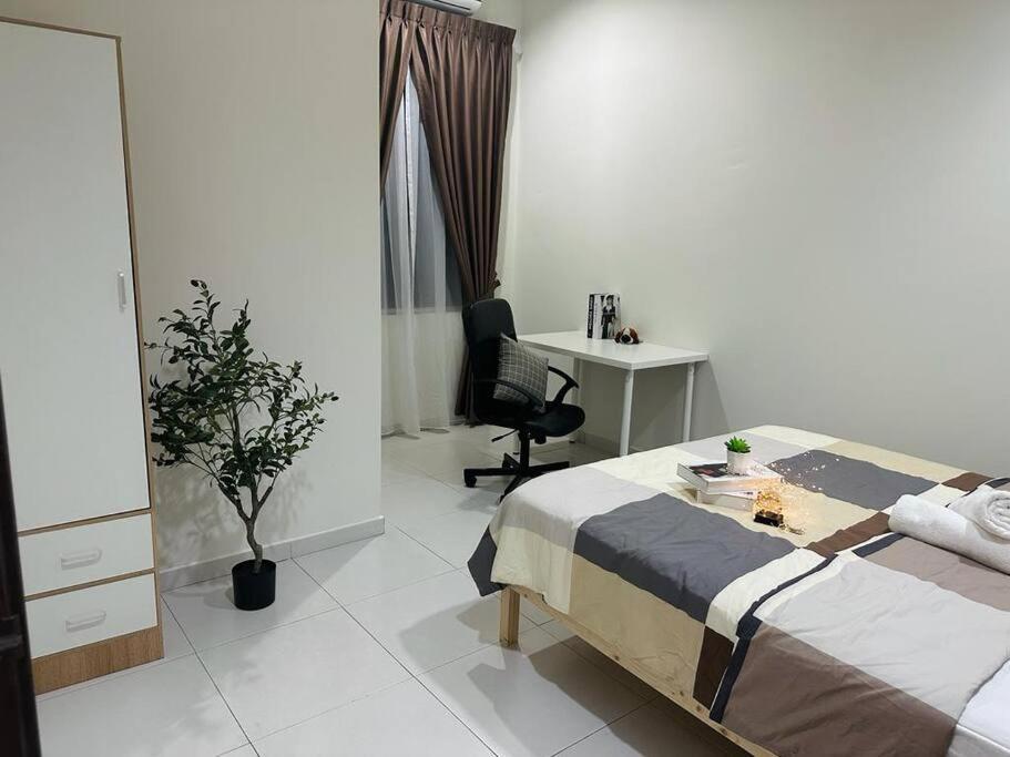 4 Bedrooms 4 Bathrooms * Kluang