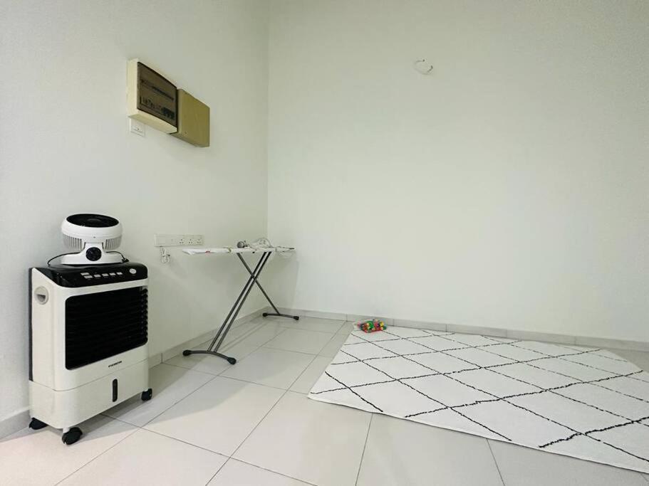 4 Bedrooms 4 Bathrooms * Kluang